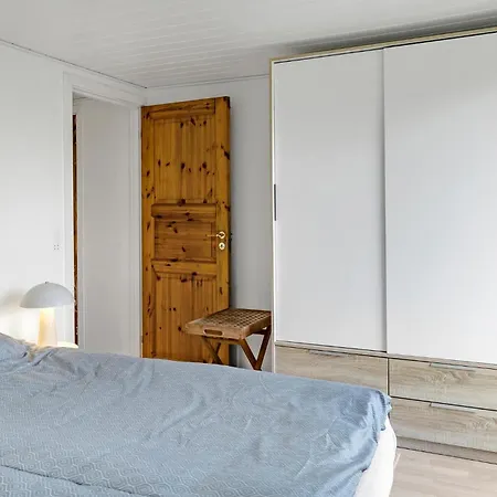 2 Bedroom In Aakirkeby Lägenhet Åkirkeby