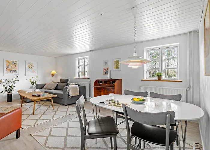 2 Bedroom In Aakirkeby *