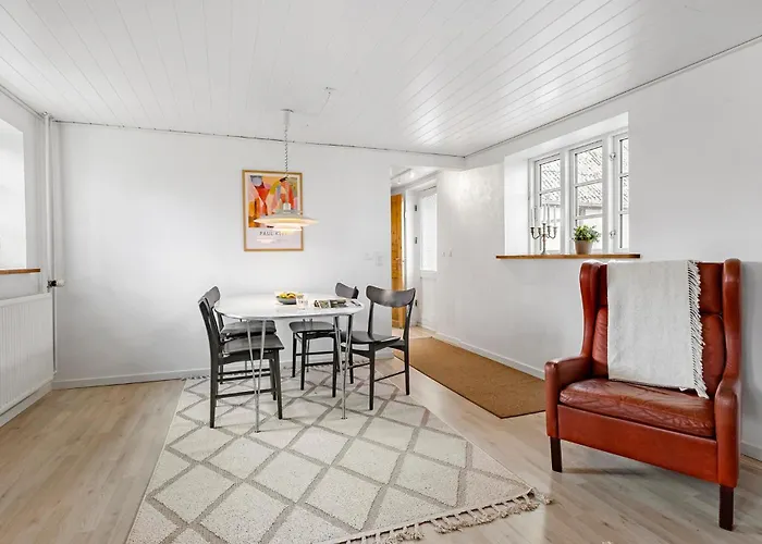 2 Bedroom In Aakirkeby * Åkirkeby