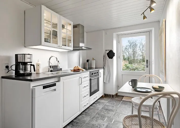 Апартаменты 2 Bedroom In Aakirkeby