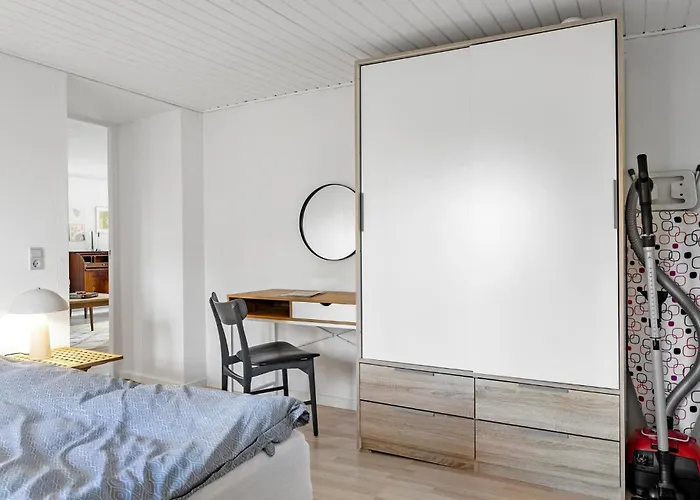 2 Bedroom In Aakirkeby Апартаменты