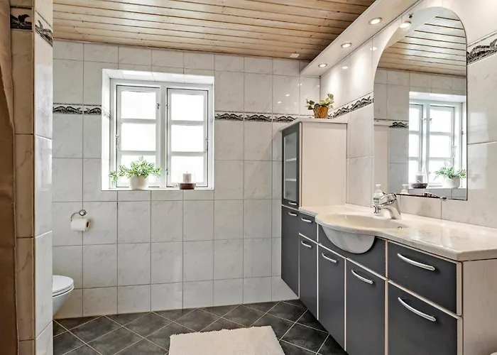 Appartement 2 Bedroom In Aakirkeby *